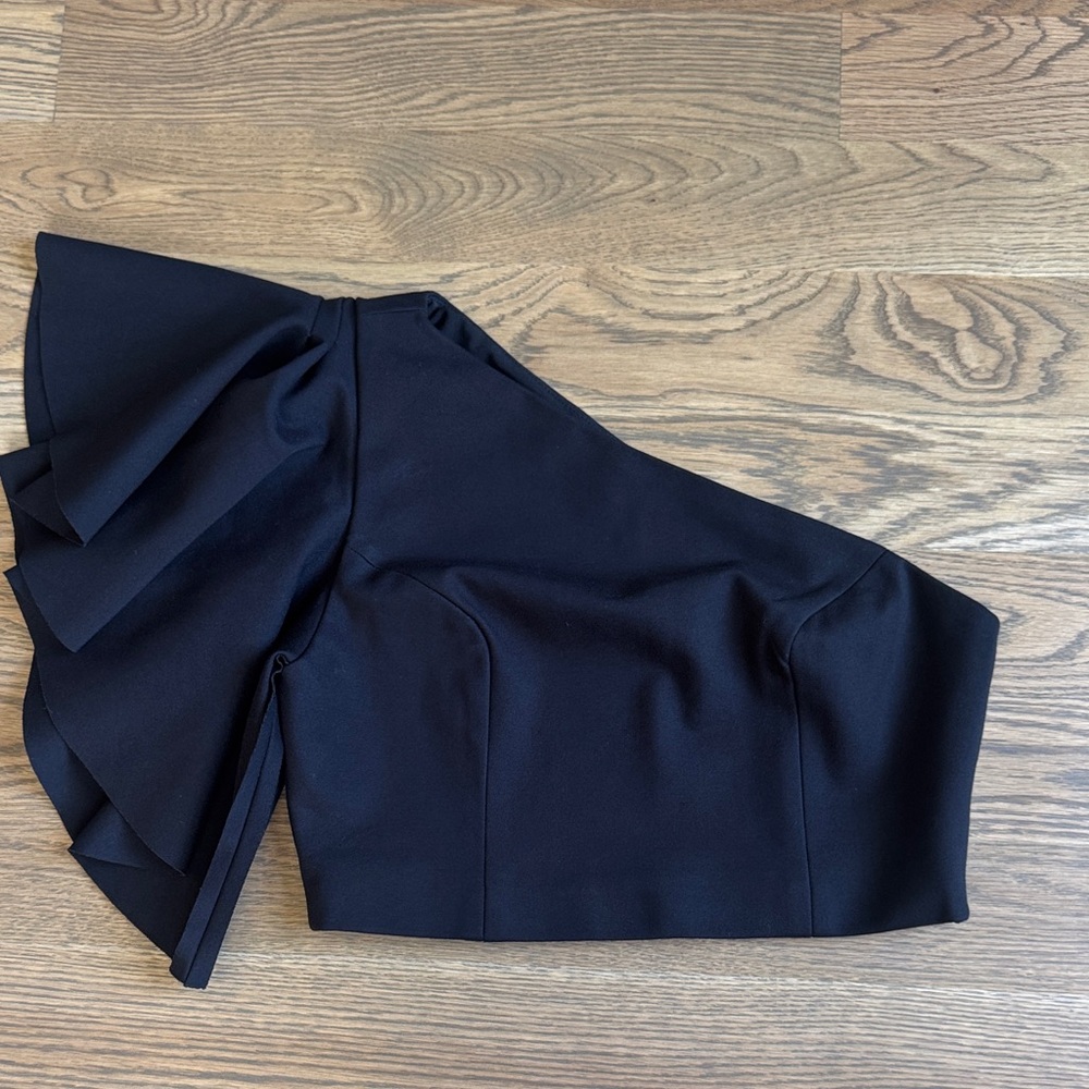 Elliatt One Shoulder Top size M